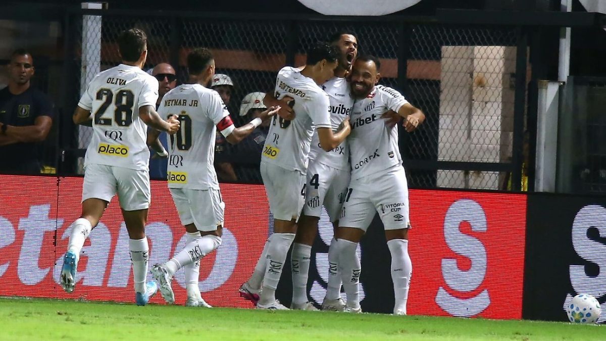 Neymar brilha na volta e Santos vence o Atlético-MG