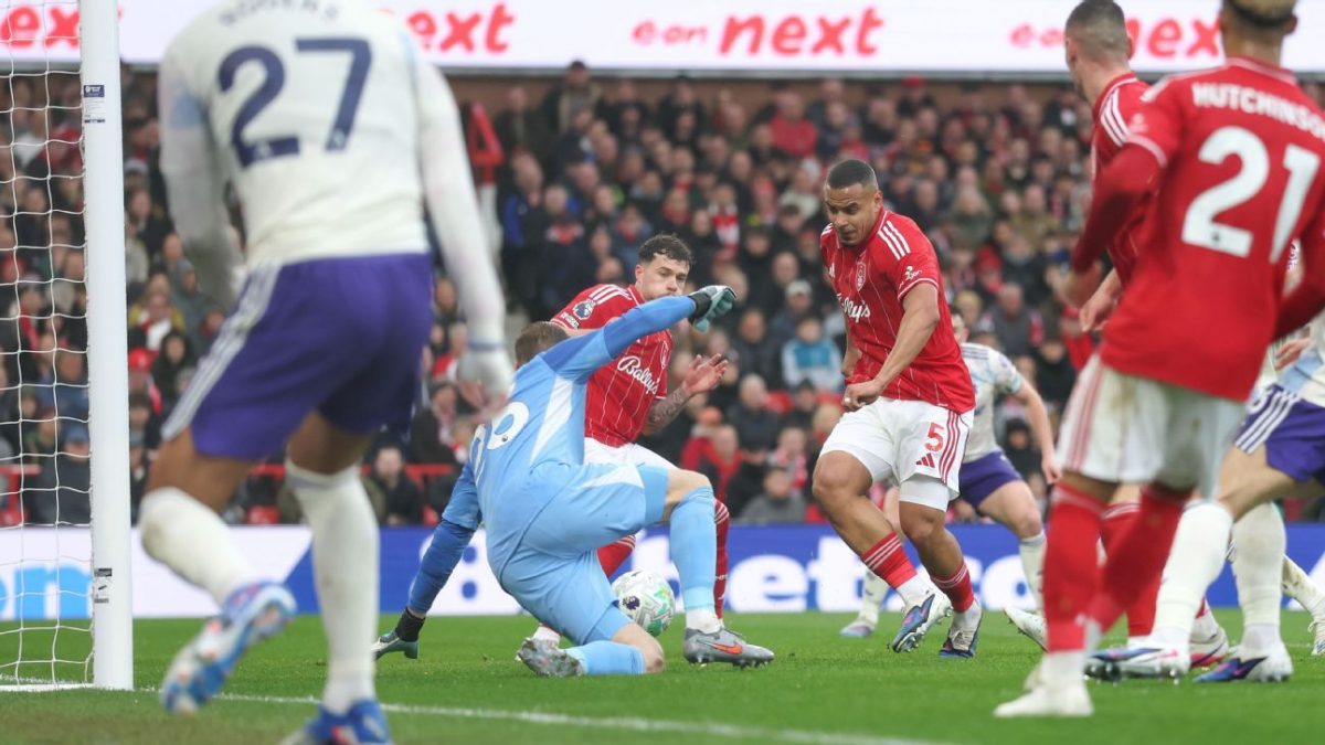 Com gol contra de Murillo, Forest empata com o Aston Villa