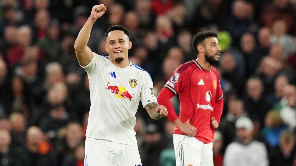 Leeds vence Manchester United com dois gols de ex-alvo do Flamengo