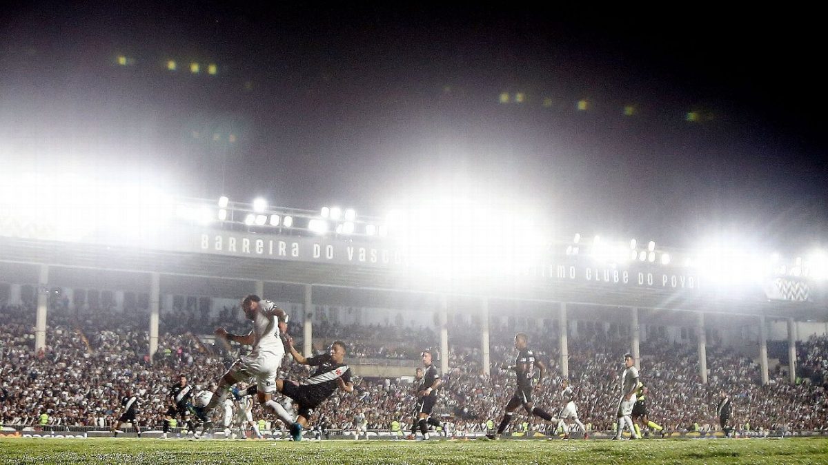Vasco x Botafogo: súmula acusa torcida de mexer em câmera do jogo e ameaçar funcionário