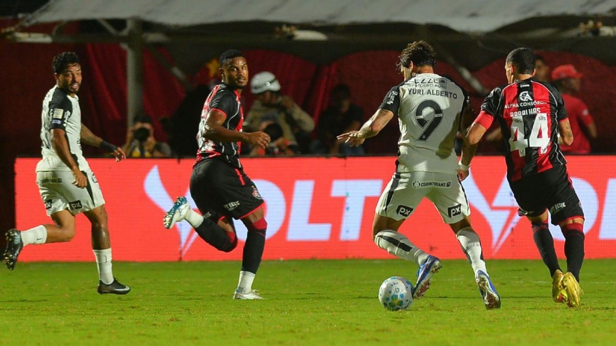 Corinthians empata com Vitória em jogo tenebroso