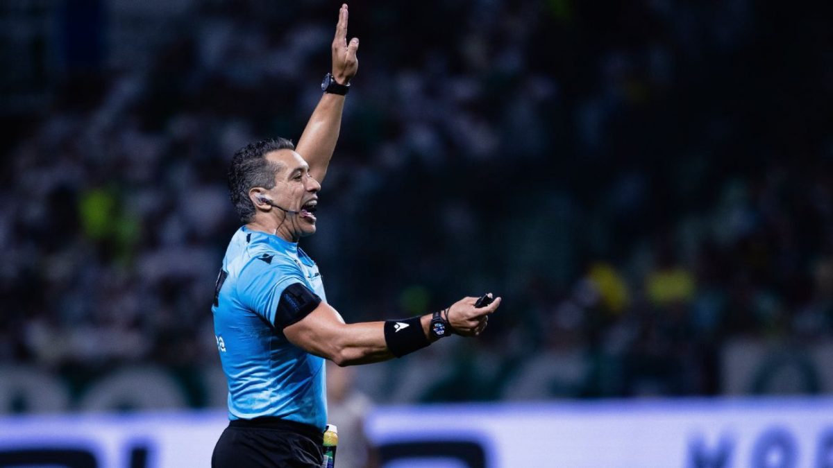 CBF divulga áudio do VAR de pênalti que irritou Athletico-PR contra o Palmeiras