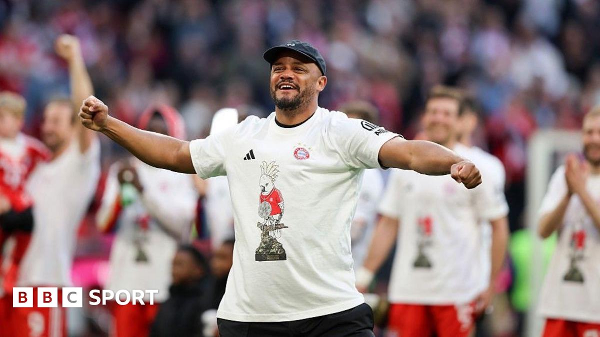 Bayern Munique celebra título com camisetas de cacatua