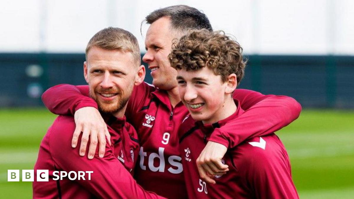 Hearts lidera o Scottish Premiership com cinco jogos restantes
