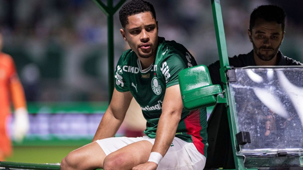 Vitor Roque se manifesta após lesão