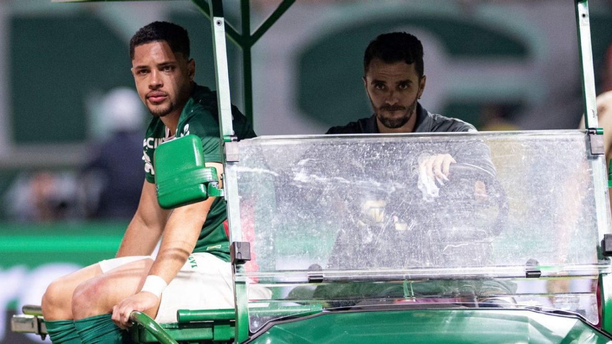 Vitor Roque está de fora por lesão