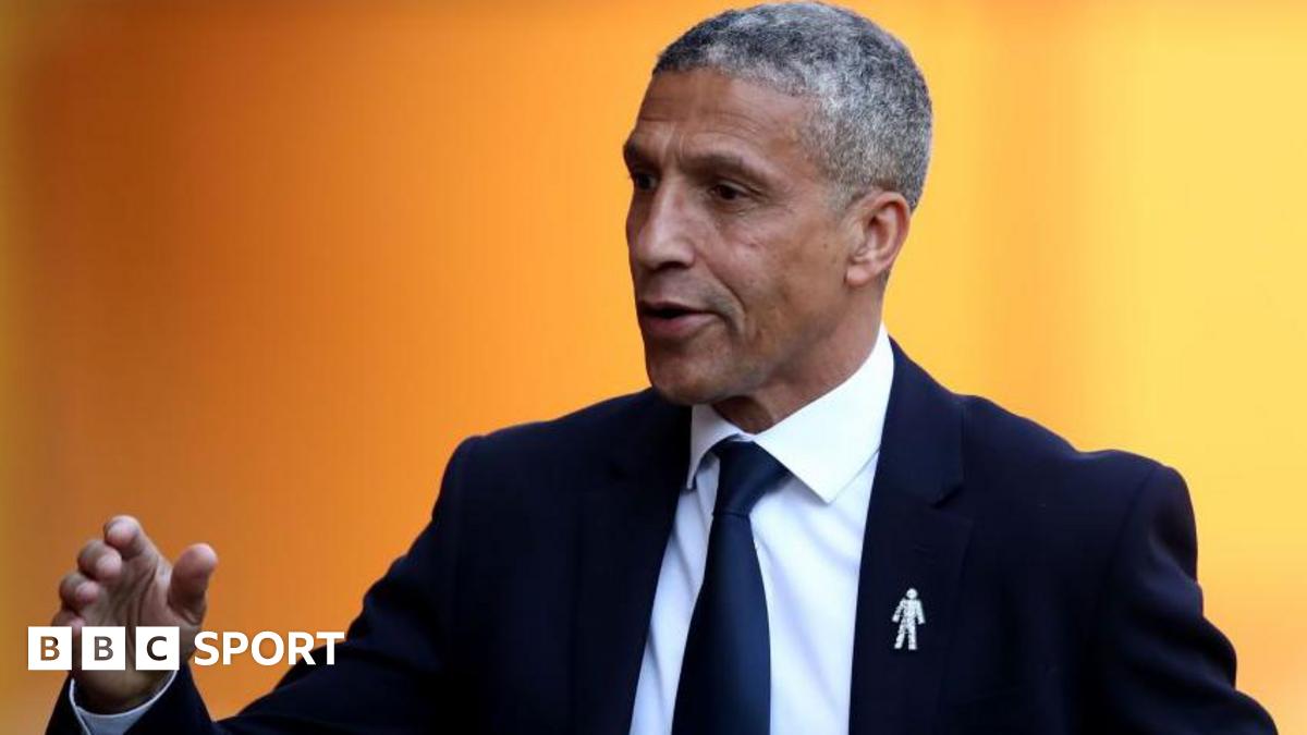 Ex-Brighton boss Hughton revela diagnóstico de câncer