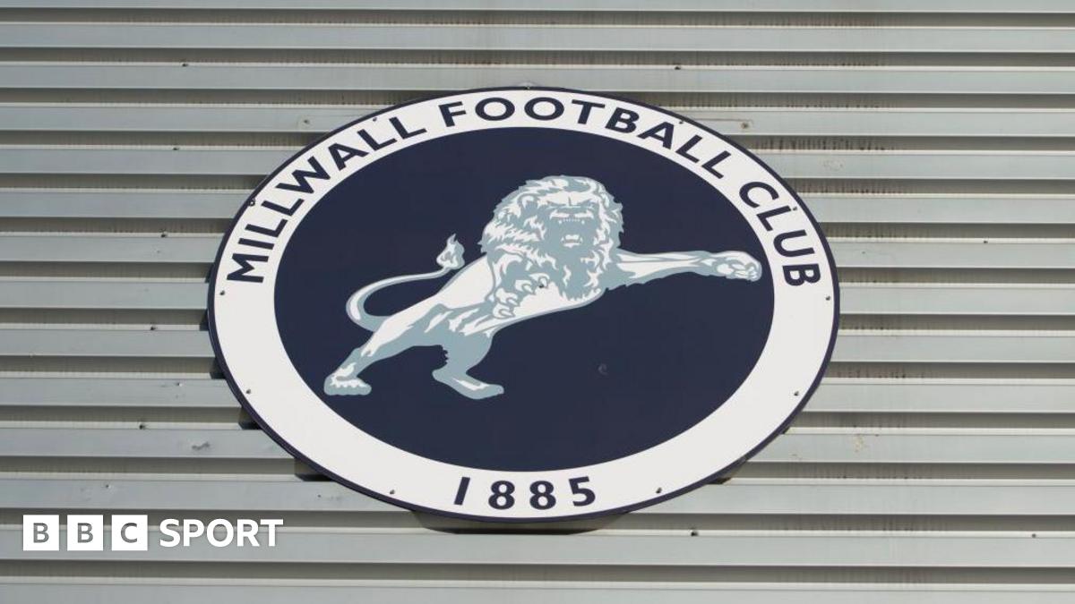 Millwall considera ação legal contra o uso de seu escudo em imagem de KKK