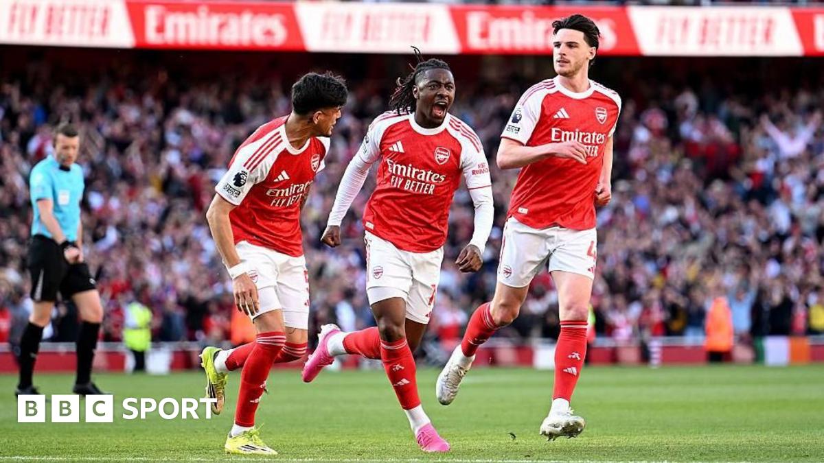 Arsenal renova esperanças na corrida pelo título