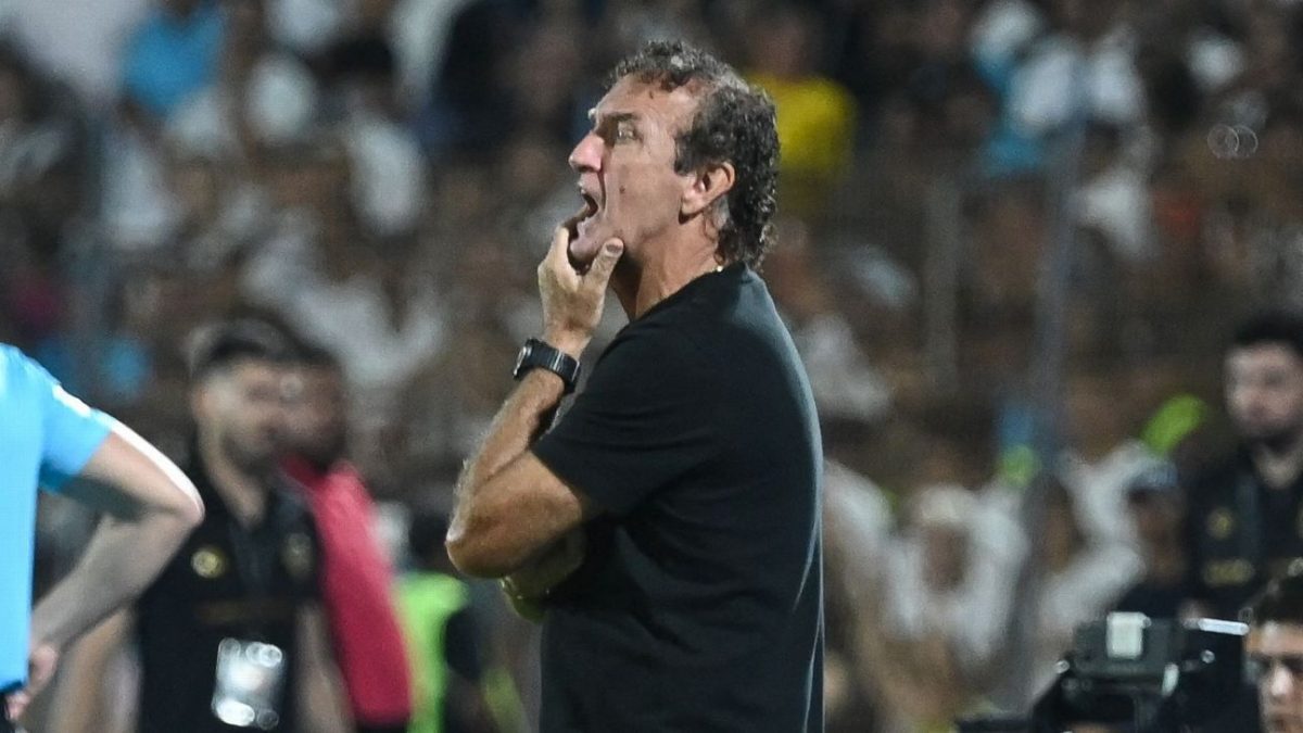 Cuca promete cobrança a Gabigol