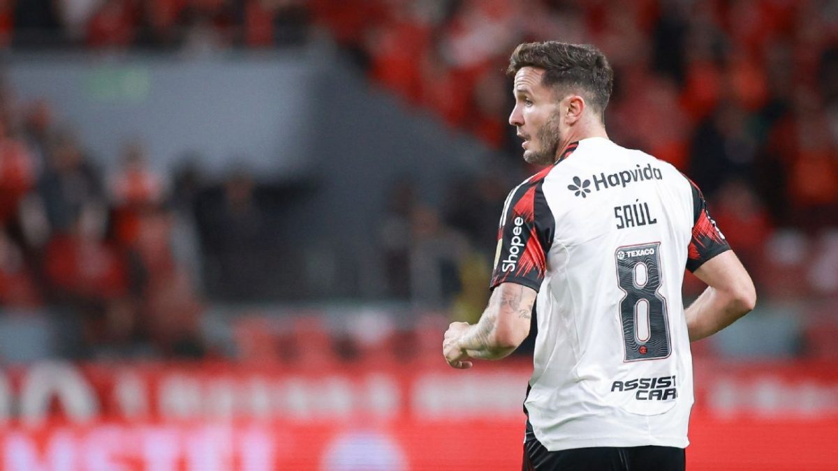 Saúl critica gramado do Maracanã