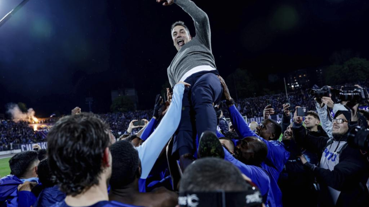 Julio Velázquez Conquista Título Histórico com o Levski