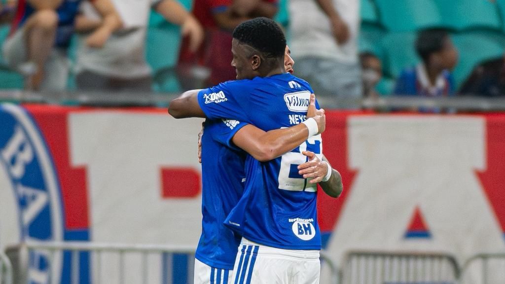 Cruzeiro vence Bahia e sobe na tabela