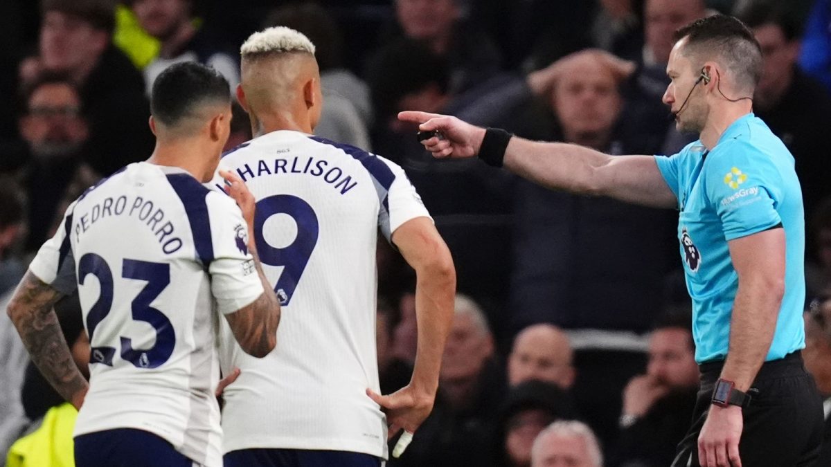 Tottenham sofre para empatar com o Leeds
