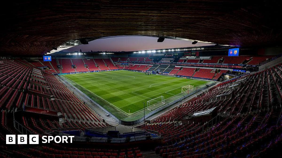 Slavia Prague pune com multa e jogos sem torcida