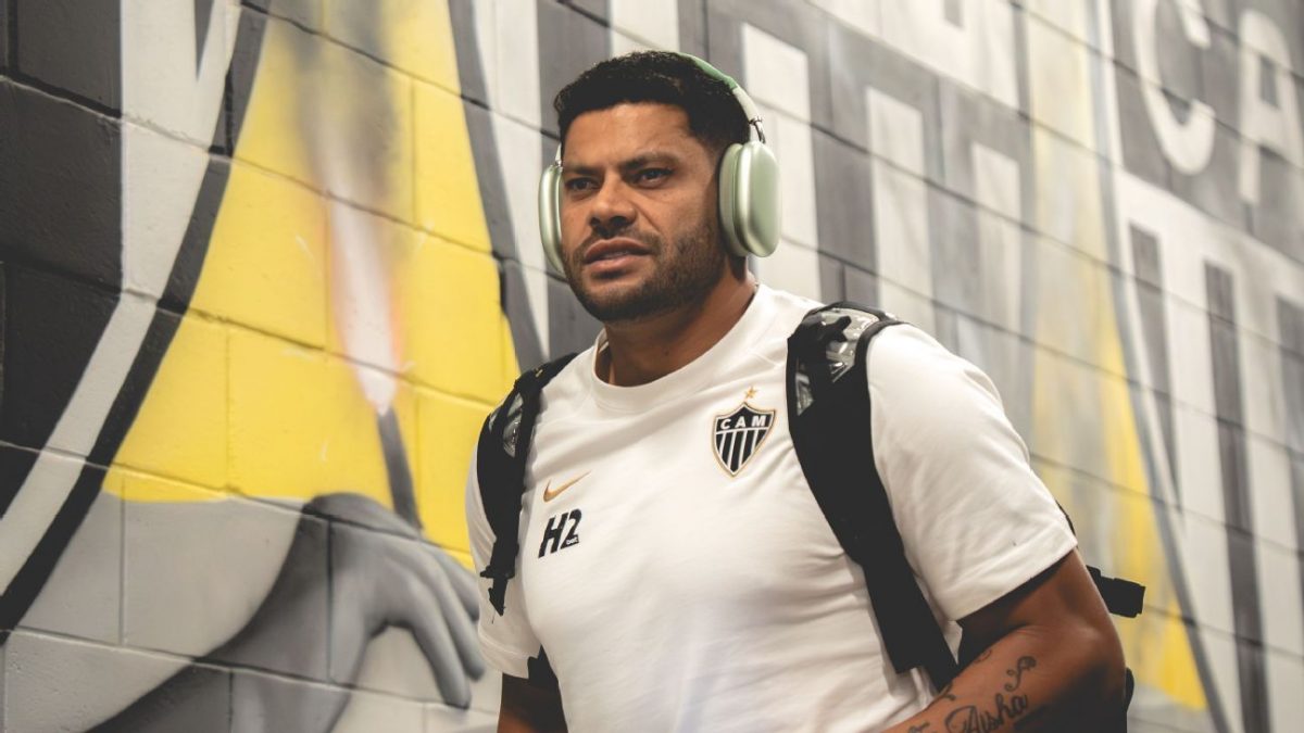 Hulk se emociona em despedida do Atlético-MG