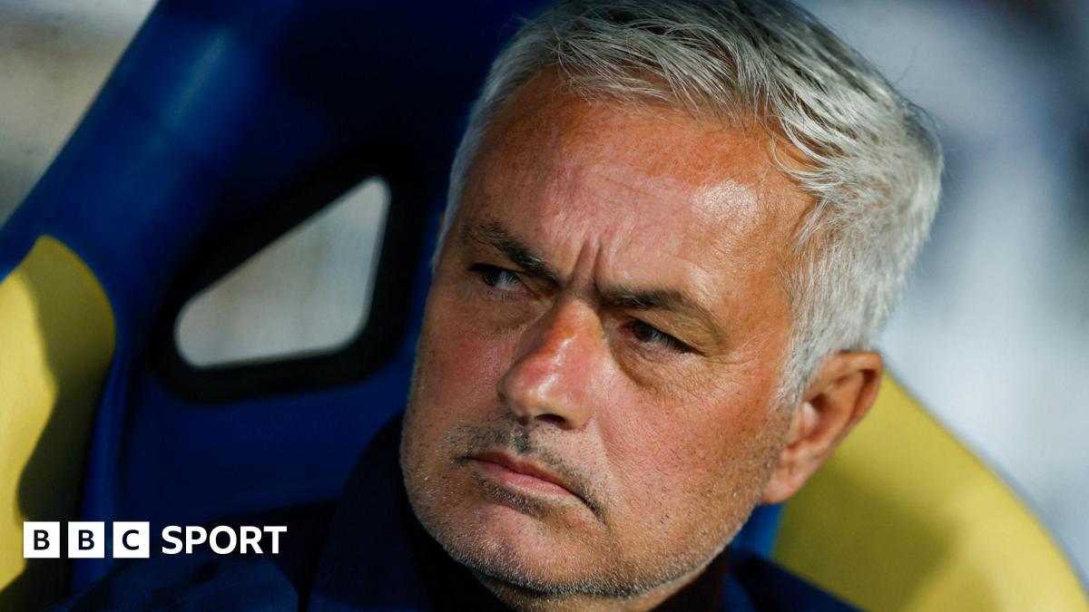 Jose Mourinho completa temporada invicta com o Benfica