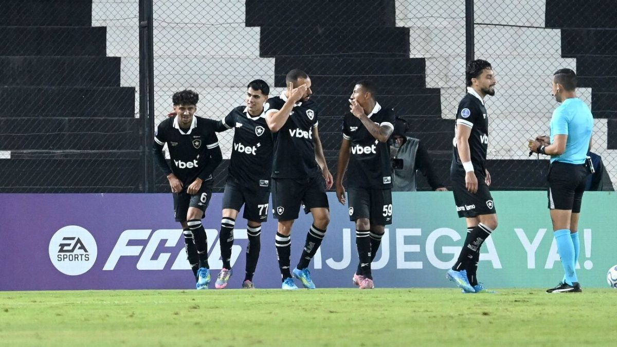 Botafogo atropela o Independiente Petrolero