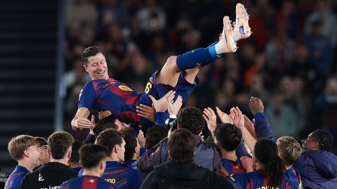 Lewandowski marca no adeus, mas Barcelona toma virada
