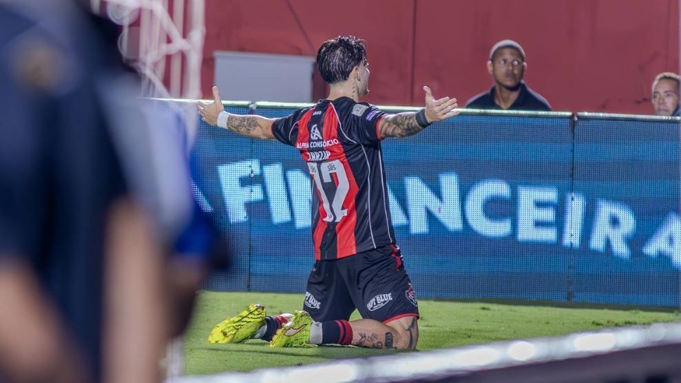 Vitória vence Inter no Barradão e encerra reação colorada