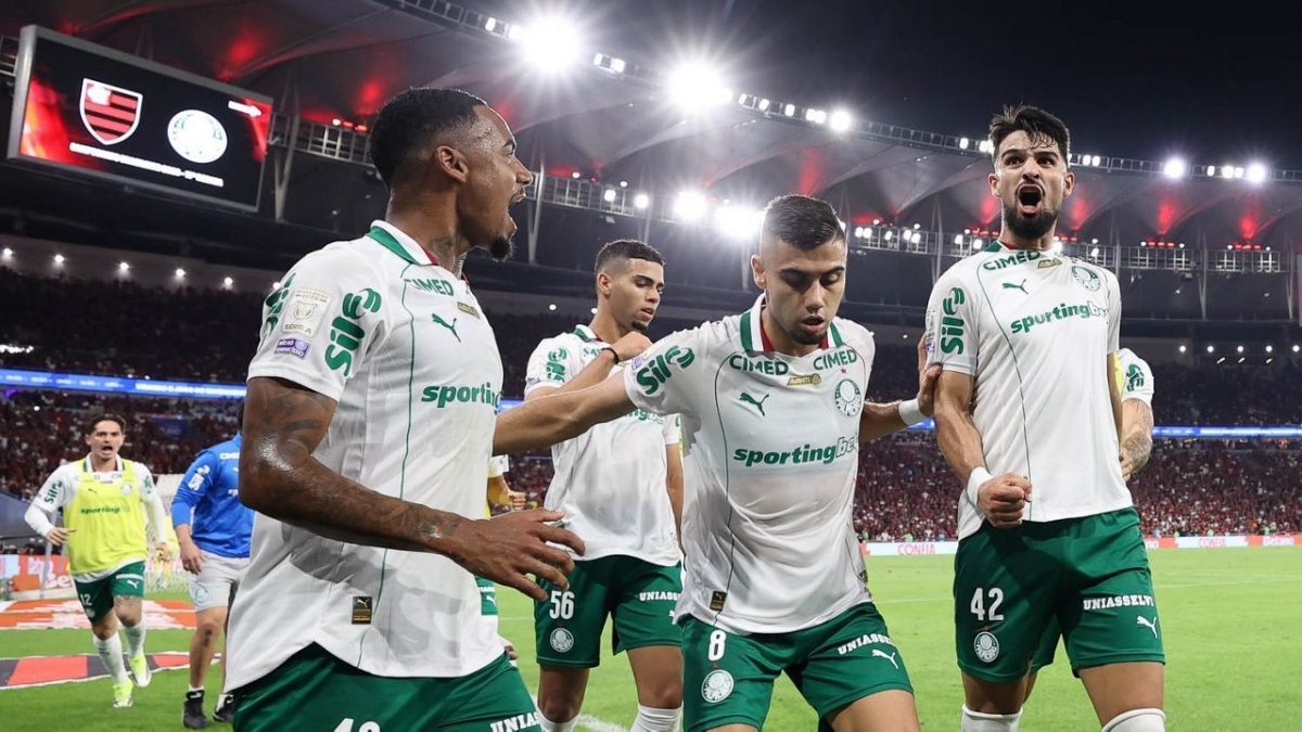 Palmeiras arrasa Flamengo e dispara na liderança do Brasileirão