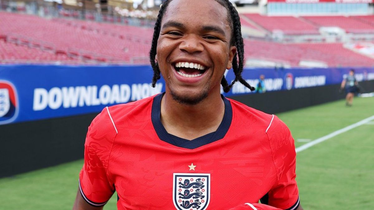 Bellingham elogia jovem jogador da Inglaterra