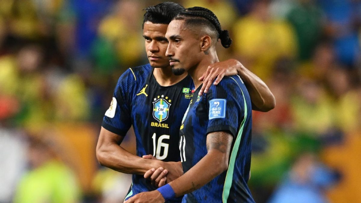Raphinha deixa jogo da Seleção com lesão