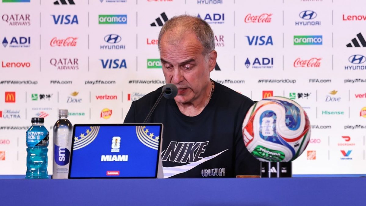 Bielsa Critica Pausa para Hidratação