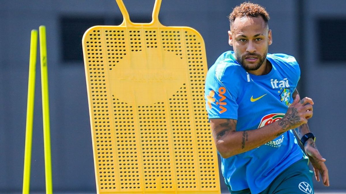 Neymar treina com a Seleção Brasileira sem restrições