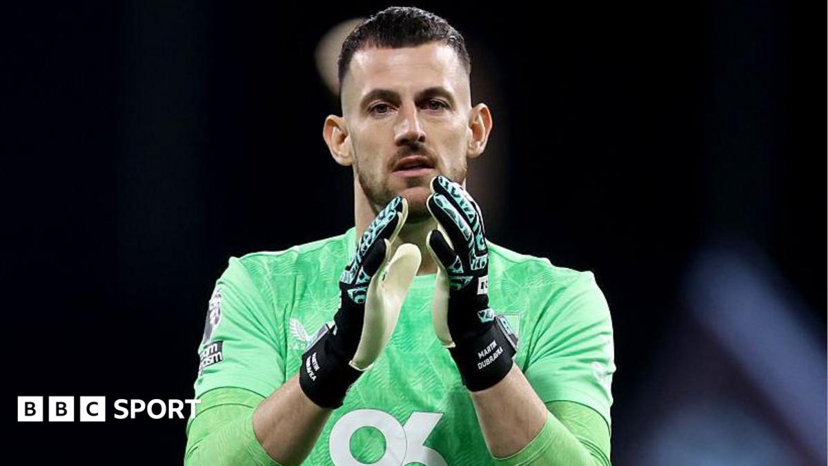 Tottenham Assina Dubravka