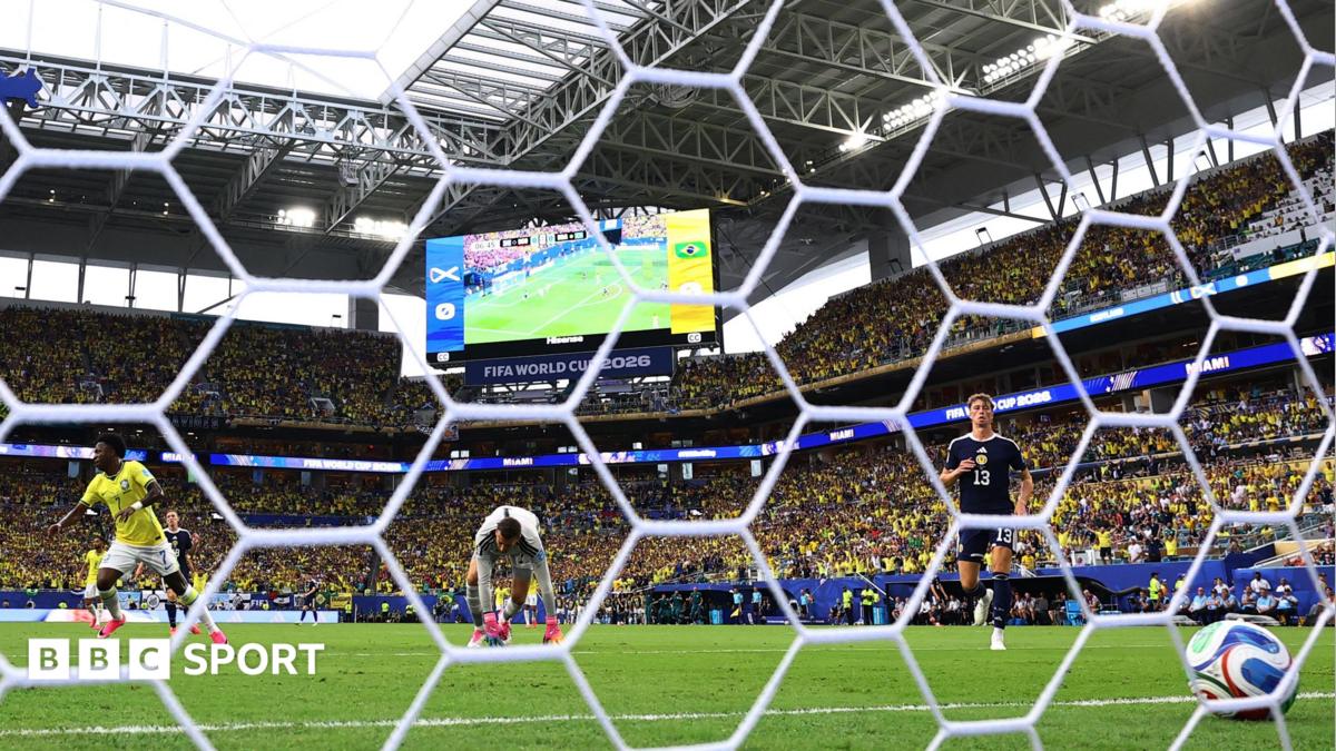 Brasil vence a Escócia e assume a liderança do grupo