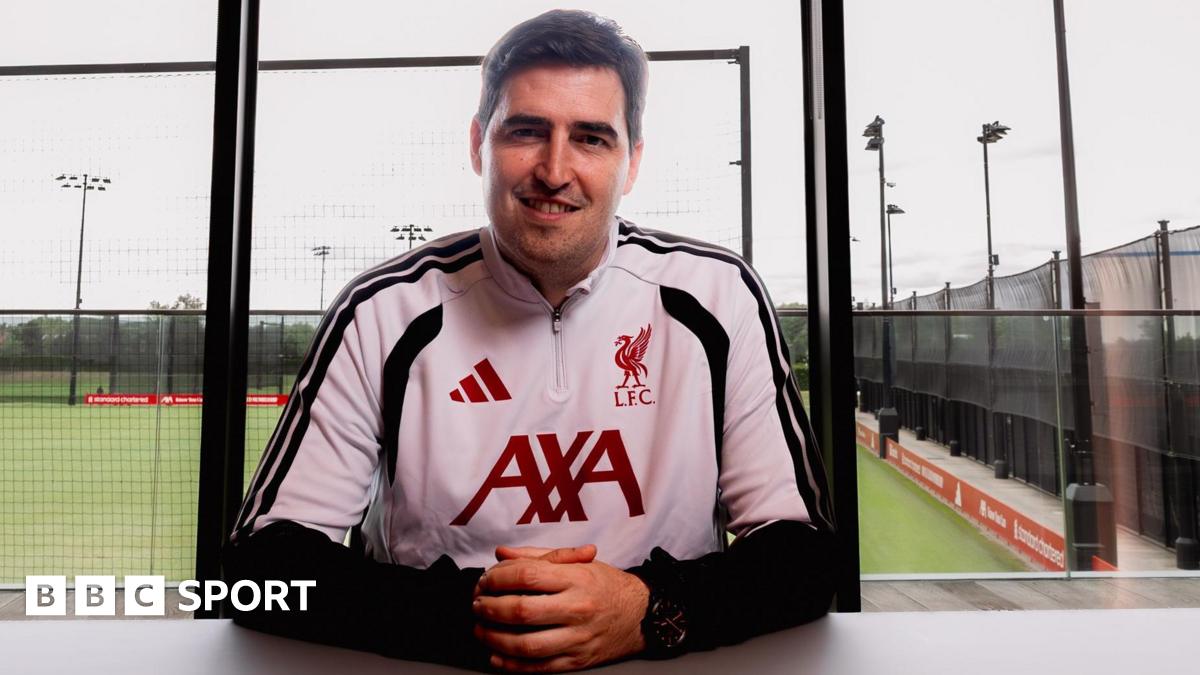 Andoni Iraola é o novo técnico do Liverpool