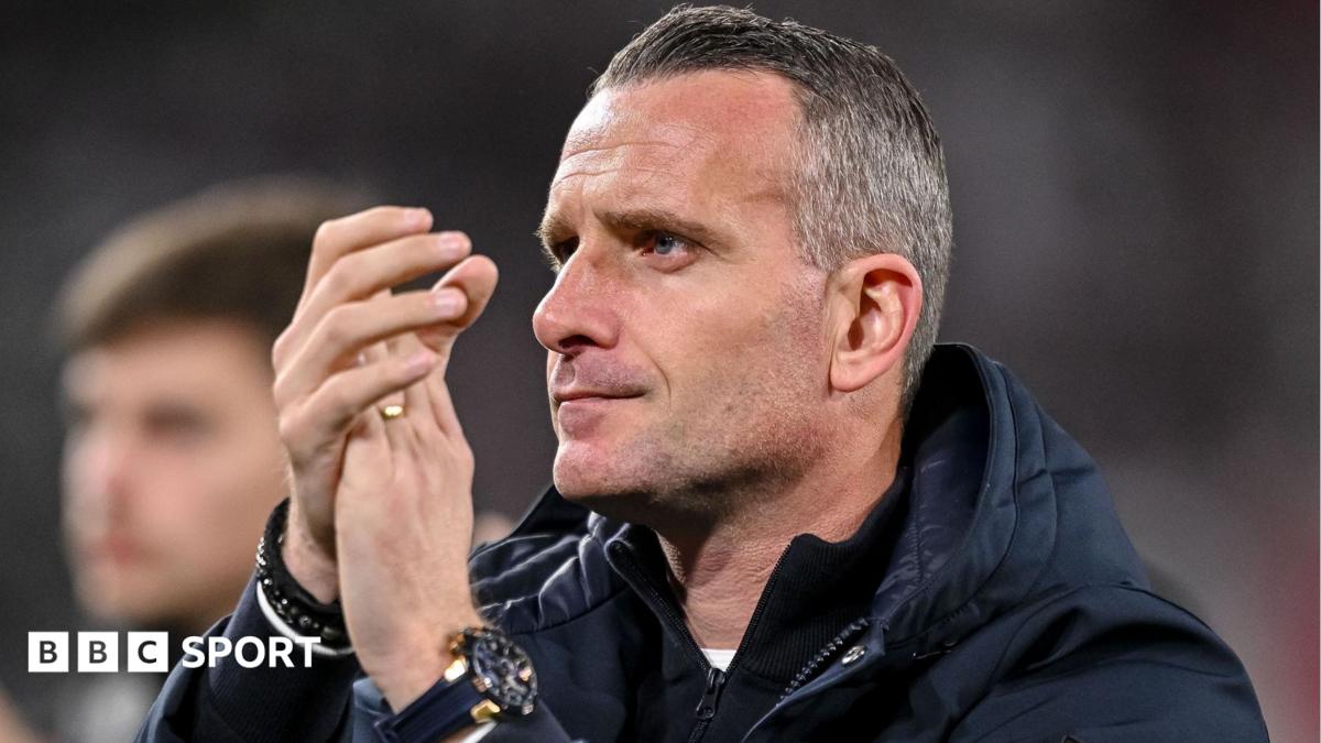 Burnley Procura Novo Treinador