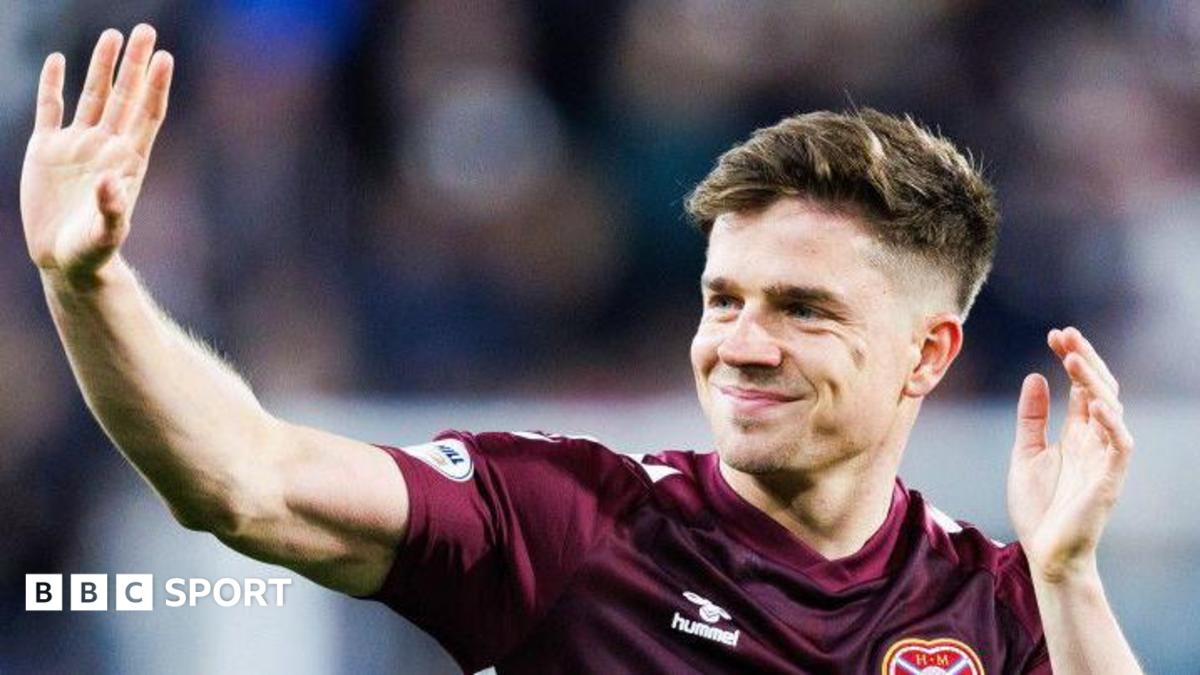 Cammy Devlin se junta ao Rangers após sair do Hearts