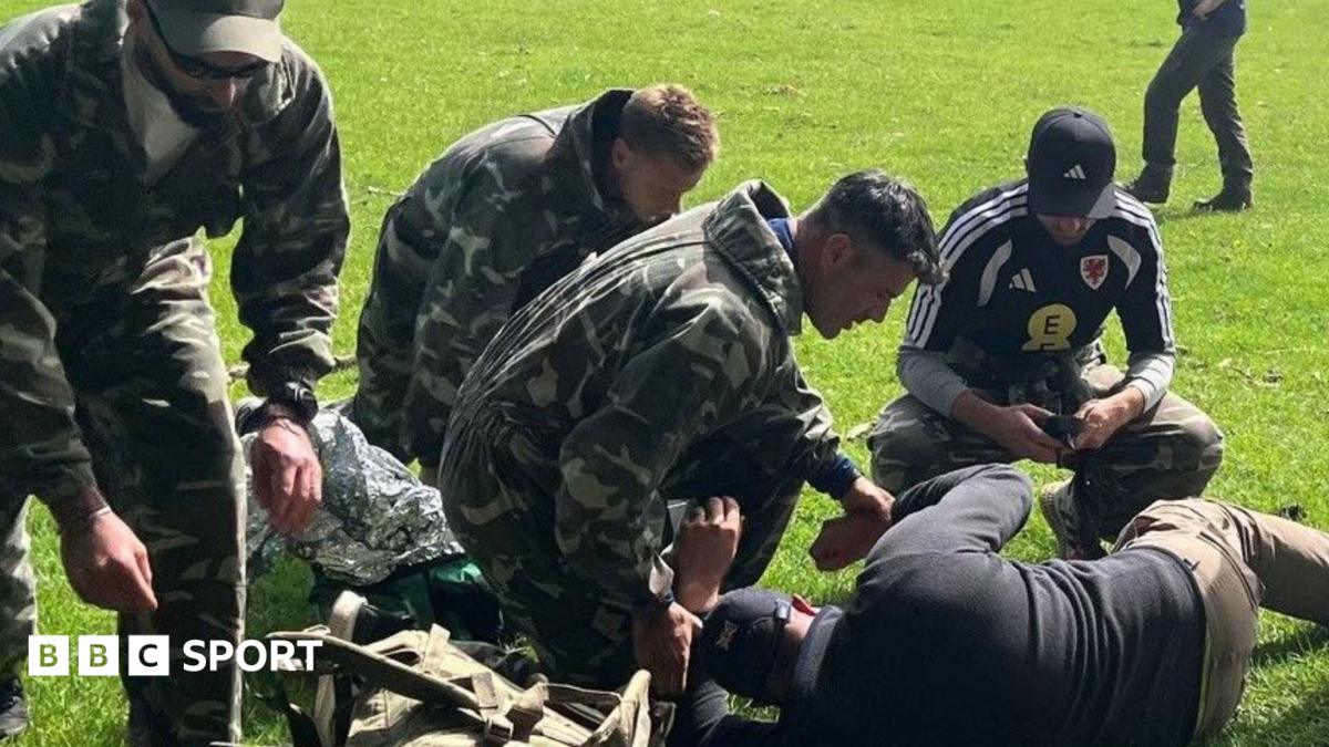 Treinamento militar para treinadores de futebol