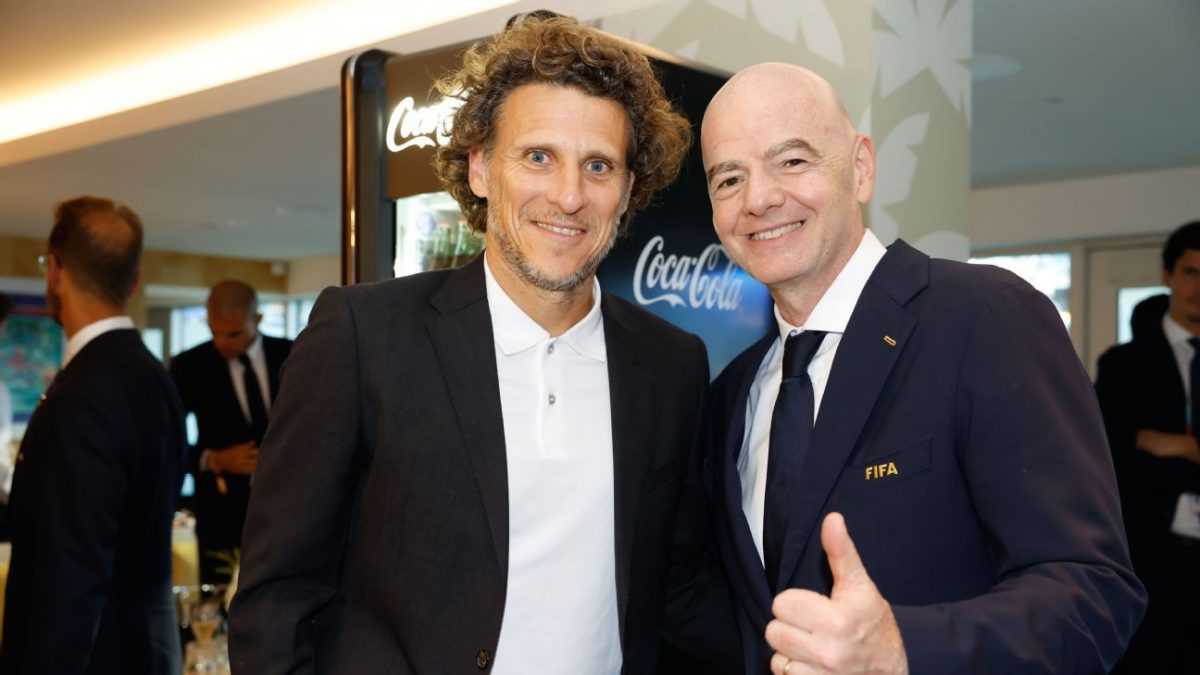Diego Forlán assume Uruguai após crise com Bielsa