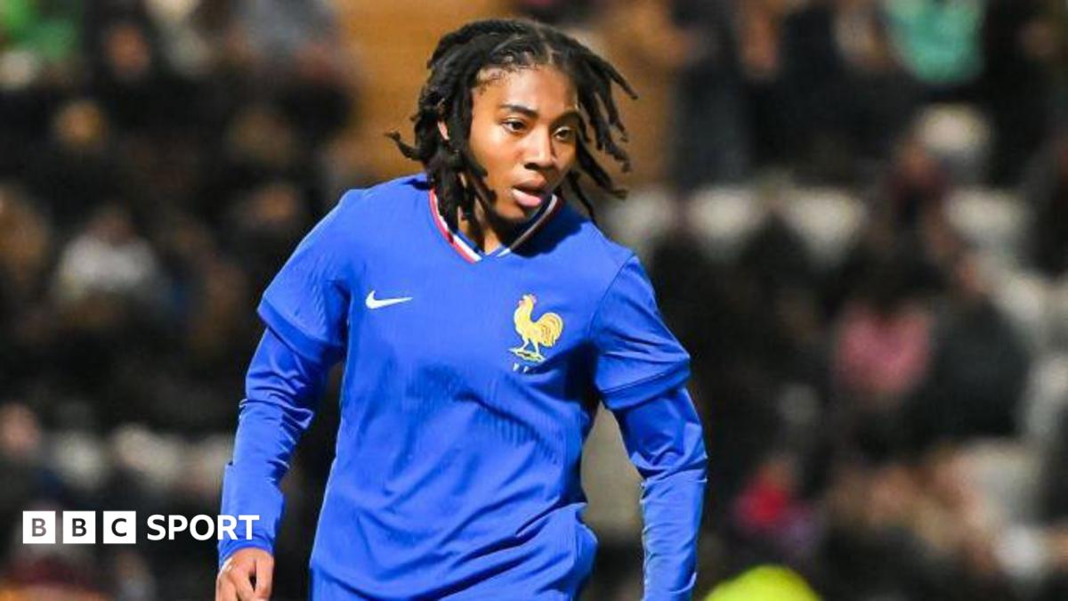 Birmingham City contrata defensor francês Jade Rastocle