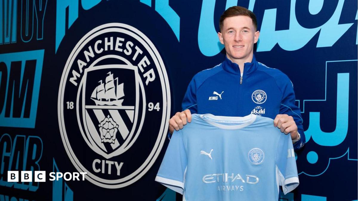 Elliot Anderson se apresenta ao Manchester City