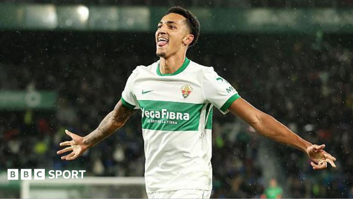 Bournemouth acerta contratação do atacante Alvaro Rodriguez