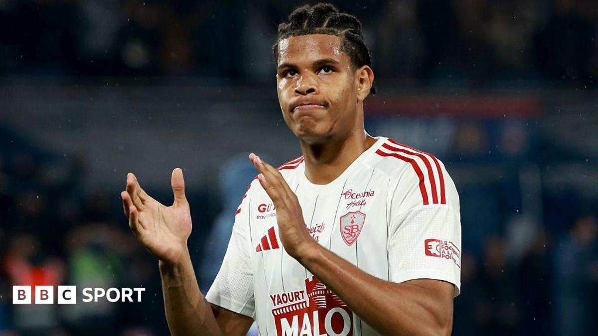 Crystal Palace busca contratar jovem zagueiro