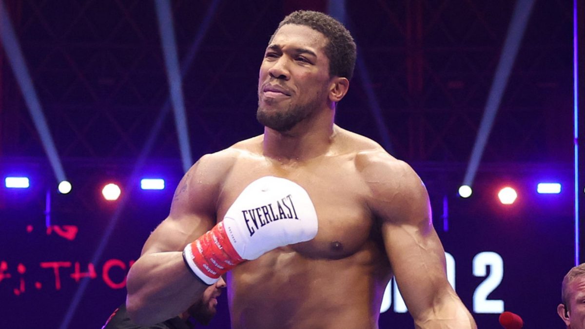 Joshua se recupera de queda e vence Prenga