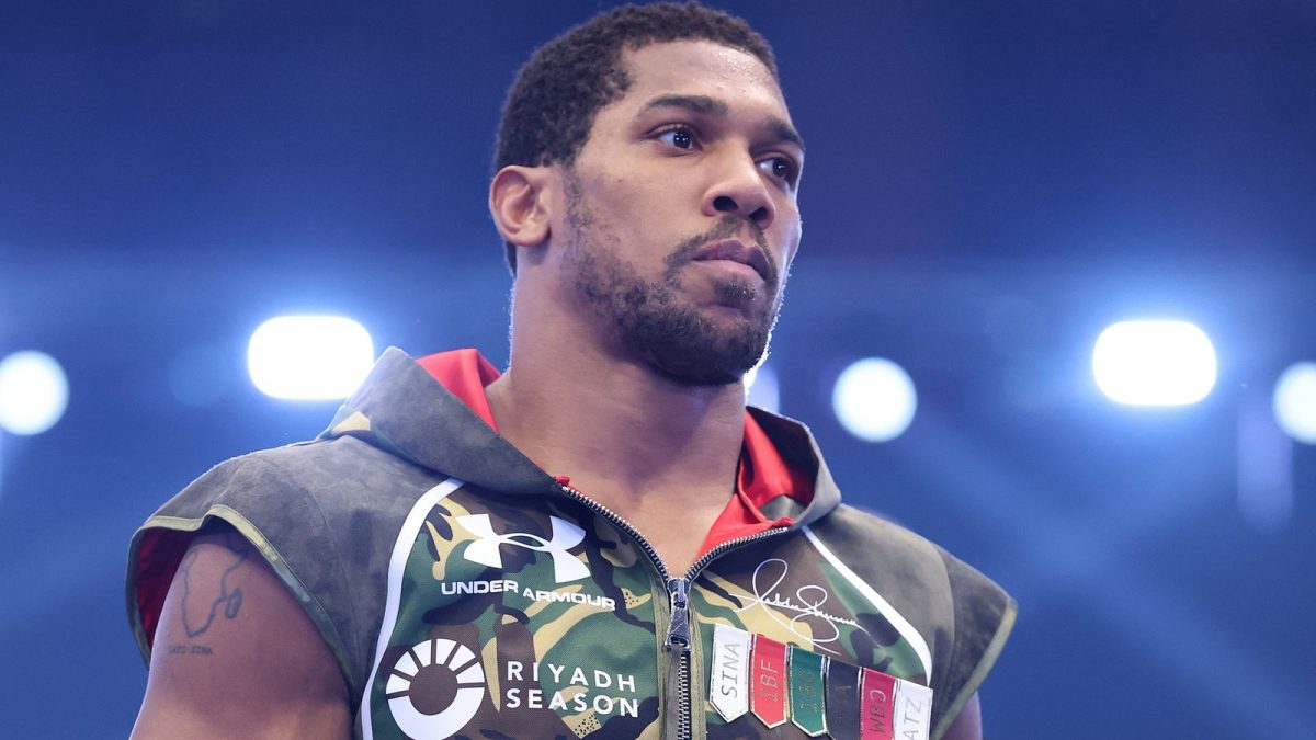 Joshua homenageia amigos falecidos após vitória