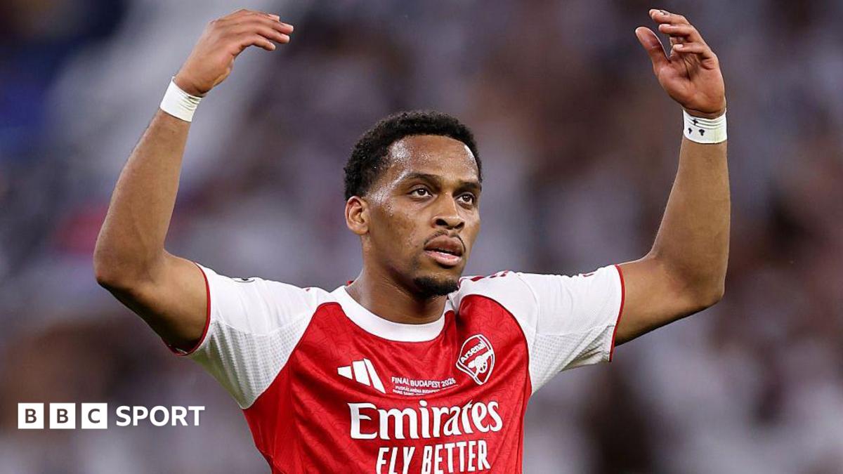 Timber deixa treinamento do Arsenal devido a lesão