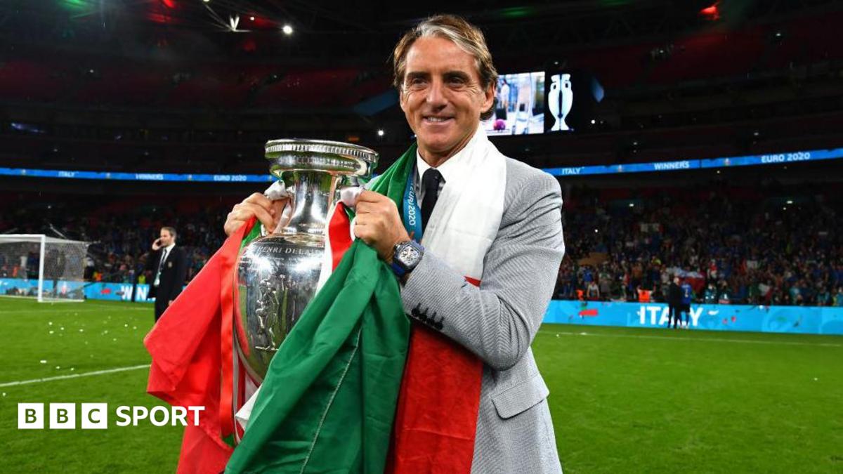 Mancini assume seleção italiana após controvérsia