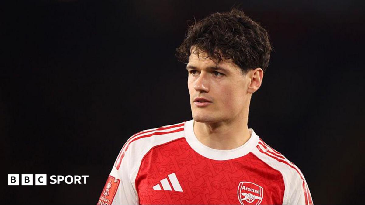 Everton assina contrato com o meio-campista Norgaard