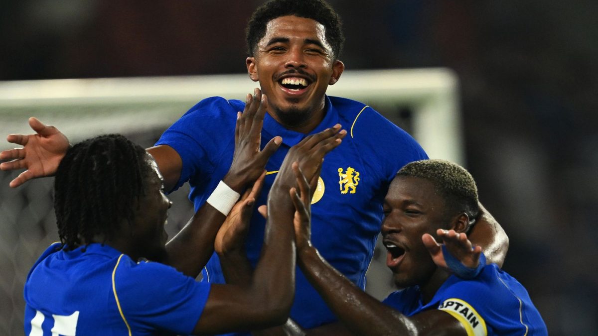 Chelsea bate Milan com dois gols de Joao Pedro