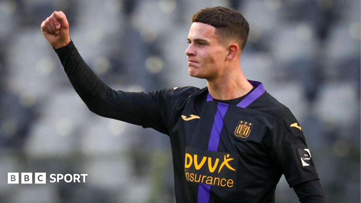 Sevilla Perto de Contratar Ure