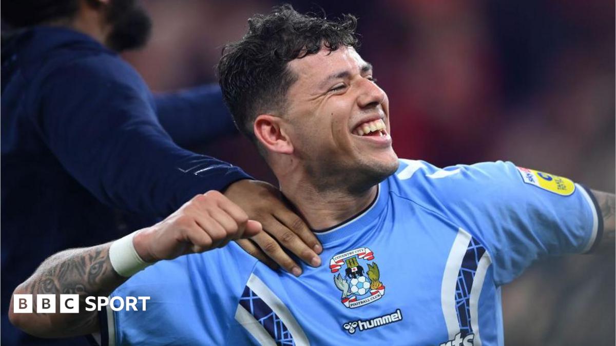 Coventry City recontrata meio-campista Gustavo Hamer